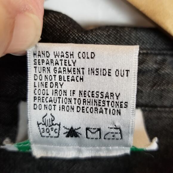 Quacker Factory Black Chambray Snowflake Button Up Shirt Size L Large - Picture 7 of 7